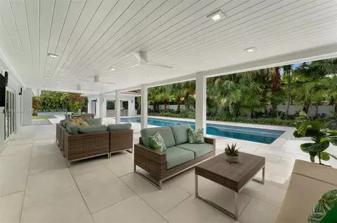 Exterior - 6784 SW 97th St, Pinecrest, FL 33156 photo 6 of 17