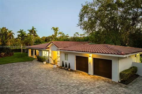 Exterior - 6784 SW 97th St, Pinecrest, FL 33156 photo 16 of 17
