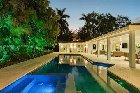 Exterior - 6784 SW 97th St, Pinecrest, FL 33156 photo 14 of 17