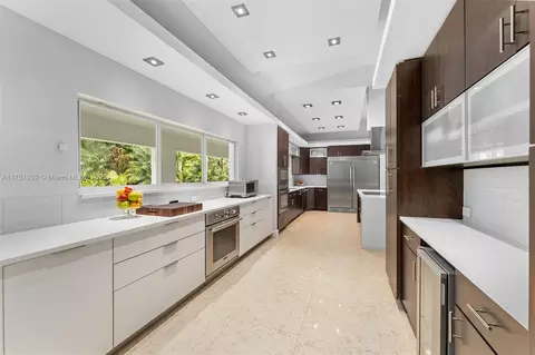 Kitchen - 6784 SW 97th St, Pinecrest, FL 33156 photo 1 of 4