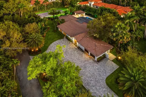 View/Area - 6784 SW 97th St, Pinecrest, FL 33156 photo 3 of 5
