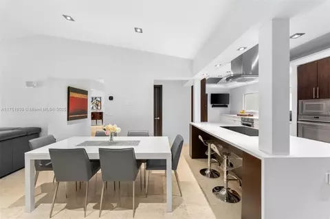 Dining - 6784 SW 97th St, Pinecrest, FL 33156 photo 3 of 3