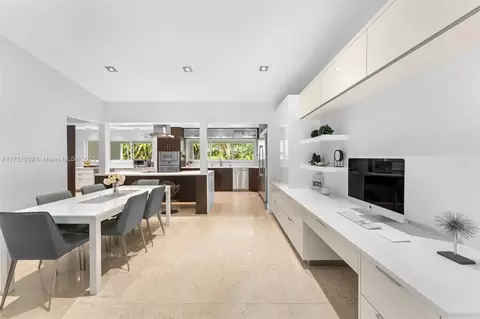 Dining - 6784 SW 97th St, Pinecrest, FL 33156 photo 2 of 3
