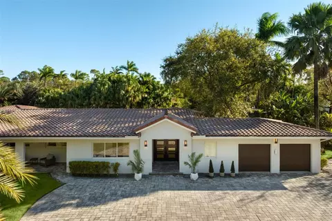 Exterior - 6784 SW 97th St, Pinecrest, FL 33156 photo 10 of 17