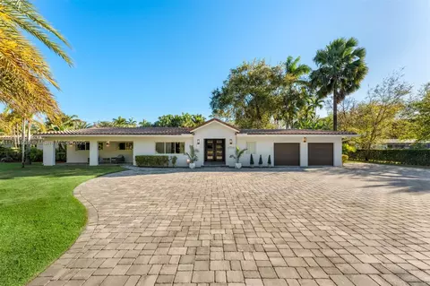 Exterior - 6784 SW 97th St, Pinecrest, FL 33156 photo 2 of 17