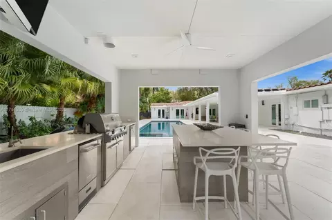 Kitchen - 6784 SW 97th St, Pinecrest, FL 33156 photo 4 of 4