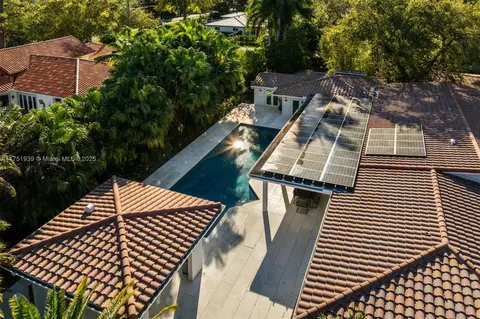 View/Area - 6784 SW 97th St, Pinecrest, FL 33156 photo 1 of 5