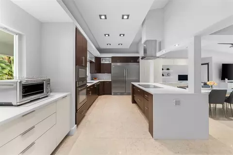 Kitchen - 6784 SW 97th St, Pinecrest, FL 33156 photo 2 of 4