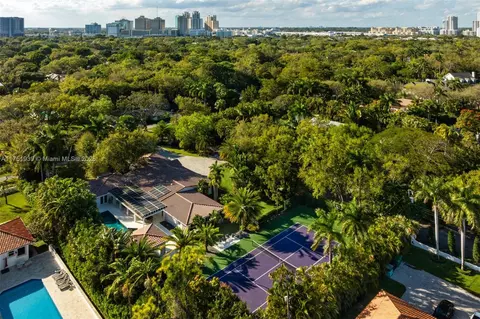 View/Area - 6784 SW 97th St, Pinecrest, FL 33156 photo 2 of 5