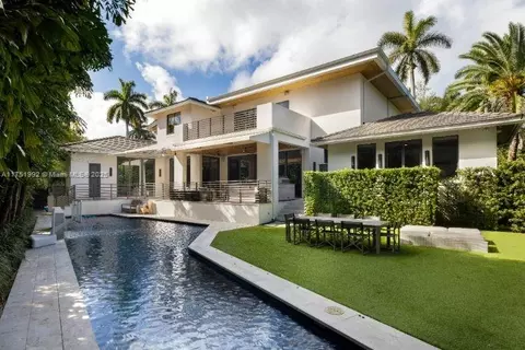 2555 Regatta Ave, Miami Beach, FL 33140