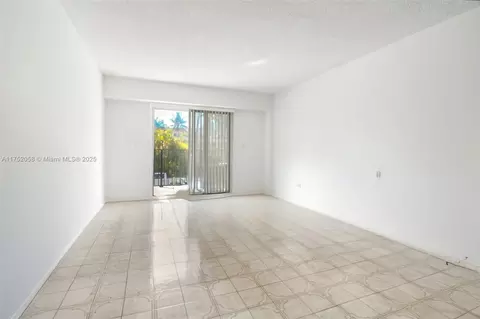 1000 Michigan Ave #208, Miami Beach, FL 33139
