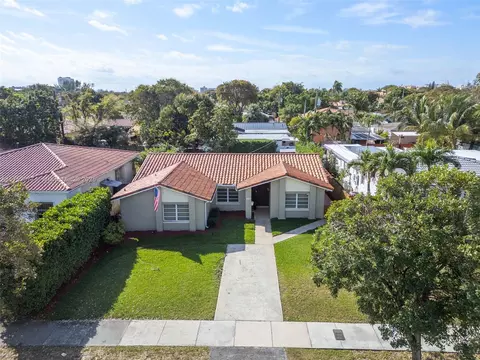 3060 NW 4th St, Miami, FL 33125