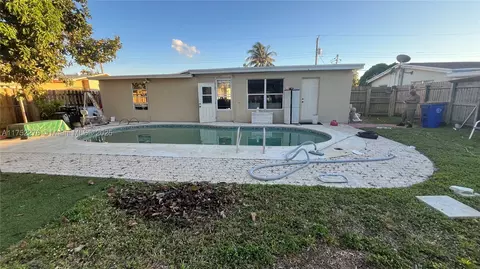 3591 NW 37th St, Lauderdale Lakes, FL 33309