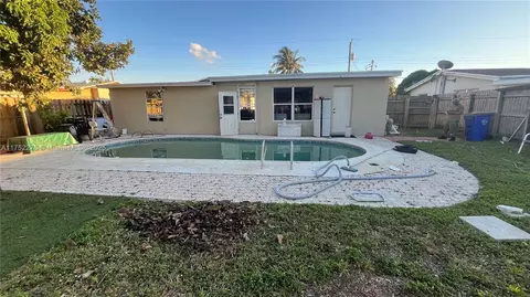 3591 NW 37th St, Lauderdale Lakes, FL 33309