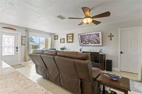 11441 NW 37th Pl, Sunrise, FL 33323