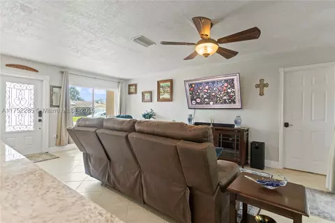 11441 NW 37th Pl, Sunrise, FL 33323