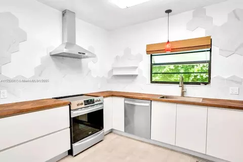 118 E 3rd Ct, Miami Beach, FL 33139 photo 8