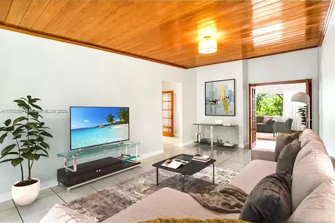 118 E 3rd Ct, Miami Beach, FL 33139 photo 4