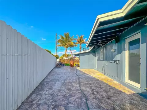 Exterior - 621 SE 3rd Pl, Hialeah, FL 33010 photo 5 of 6