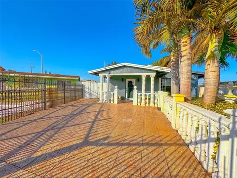 Exterior - 621 SE 3rd Pl, Hialeah, FL 33010 photo 2 of 6