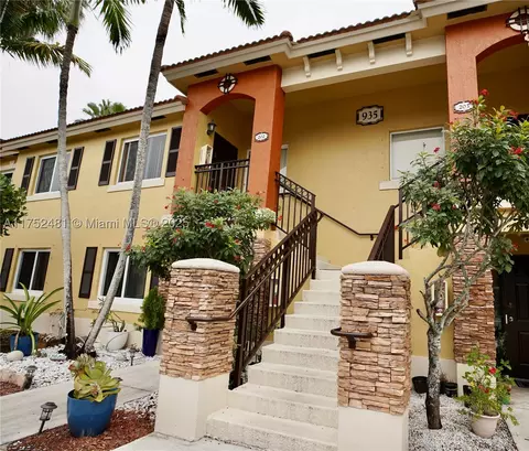 935 NE 33rd Ter #202, Homestead, FL 33033