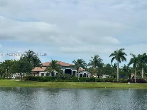 9125 SW 227th St #2, Cutler Bay, FL 33190
