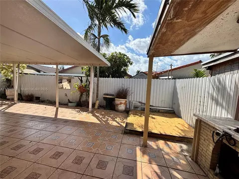 Exterior - 3162 W 69th Pl, Hialeah, FL 33018 photo 2 of 2
