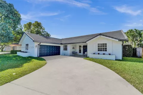 6935 W Wedgewood Ave, Davie, FL 33331
