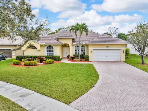 6922 E Mariposa Cir E, Fort Lauderdale, FL 33331