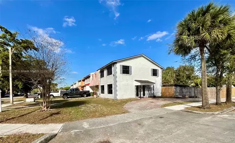1675 W 68th St, Hialeah, FL 33014 photo 1