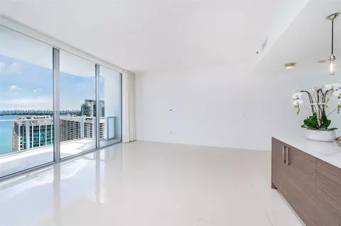 1060 Brickell Ave #4203, Miami, FL 33131