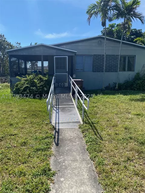 240 E 59th St, Hialeah, FL 33013 photo 1
