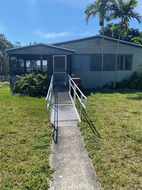 240 E 59th St, Hialeah, FL 33013