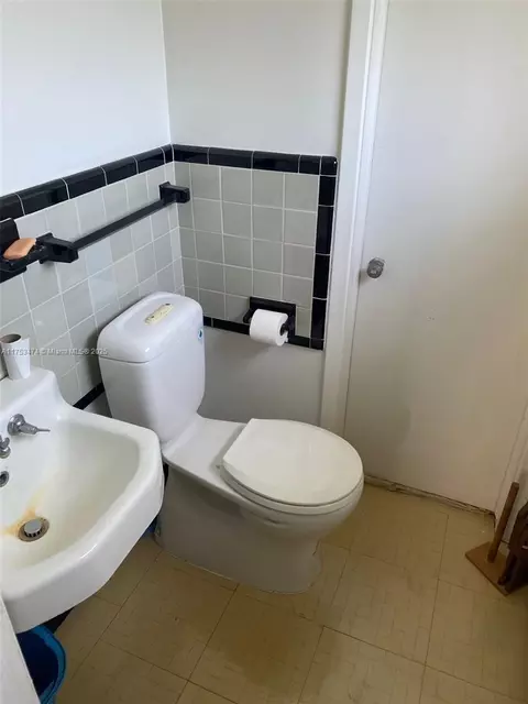 240 E 59th St, Hialeah, FL 33013 photo 5