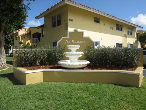 15605 SW 74th Cir Dr #15, Miami, FL 33193