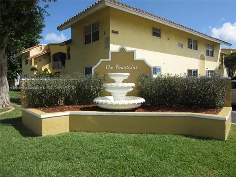 15605 SW 74th Cir Dr #15, Miami, FL 33193