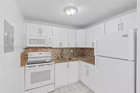 3640 NW 9th St #103, Miami, FL 33125