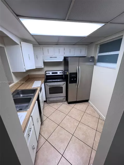 3710 NW 21st St #411, Lauderdale Lakes, FL 33311