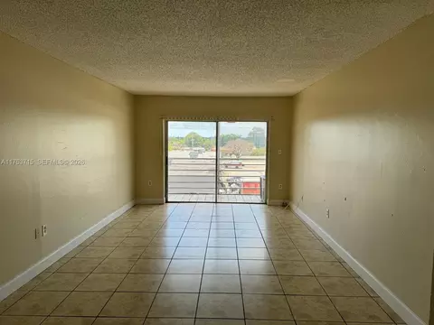 3710 NW 21st St #302, Lauderdale Lakes, FL 33311