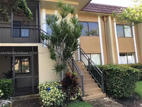 307 Lakeview Dr #203, Weston, FL 33326
