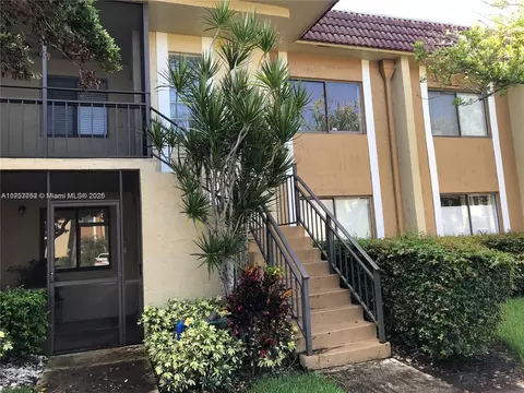 307 Lakeview Dr #203, Weston, FL 33326