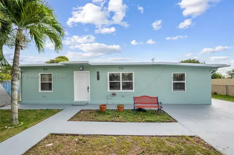 15300 Leisure Dr, Homestead, FL 33033