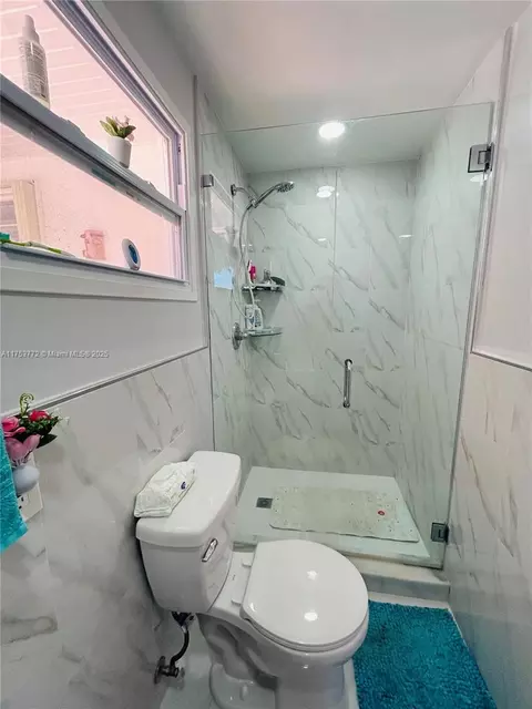 7245 W 10th Ave, Hialeah, FL 33014 photo 10