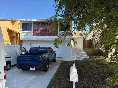 9921 SW 218th Ter, Cutler Bay, FL 33190