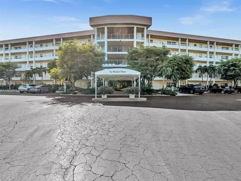 535 Oaks Dr #502, Pompano Beach, FL 33069