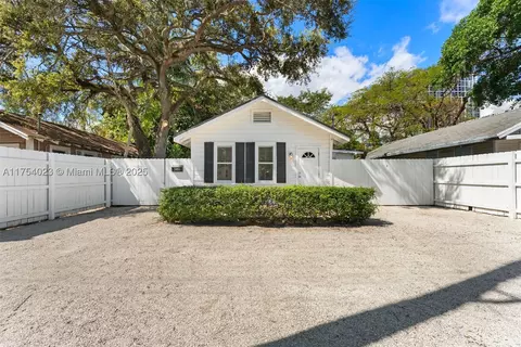 3180 Plaza St, Miami, FL 33133