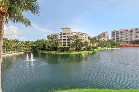 723 Crandon Blvd #206, Key Biscayne, FL 33149
