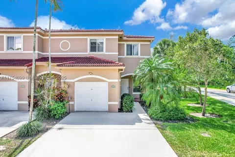 7952 N Southwood Cir, Davie, FL 33328