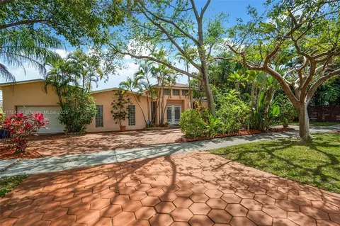 19301 NE 22nd Ave, Miami, FL 33180