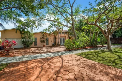 19301 NE 22nd Ave, Miami, FL 33180